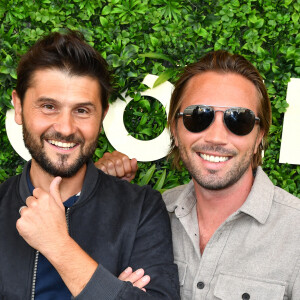 Christophe Beaugrand et son mari Ghislain Gerin - 5 ans de la marque Joone, sur la péniche La Barge à Issy-les-Moulineaux. Paris, le 30 juin 2022. © Veeren / Bestimage