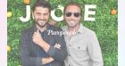 Christophe Beaugrand en famille : petits bisous avec Ghislain, câlins bien mérités pour Valentin !