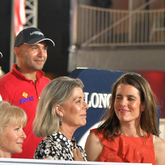 Diane Fissore, la présidente de la Fédération Equestre Monégasque et organisatrice du Jumping, Charlotte Casiraghi et sa mère la princesse Caroline de Hanovre durant le Jumping International de Monaco, 16eme édition du Longines Global Champions Tour, le 1er juillet 2022. Ici, lors de la remise des prix du Longines Pro-Am Cup Monaco, c'est le binôme composé par le français Olivier Robert et la britanique Isabella Beecroft Luckett qui ont remporté la compétition en deux manche. © Bruno Bebert / Bestimage 