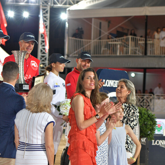 Diane Fissore, la présidente de la Fédération Equestre Monégasque et organisatrice du Jumping, Charlotte Casiraghi et sa mère la princesse Caroline de Hanovre durant le Jumping International de Monaco, 16eme édition du Longines Global Champions Tour, le 1er juillet 2022. Ici, lors de la remise des prix du Longines Pro-Am Cup Monaco, c'est le binôme composé par le français Olivier Robert et la britanique Isabella Beecroft Luckett qui ont remporté la compétition en deux manche. © Bruno Bebert / Bestimage 