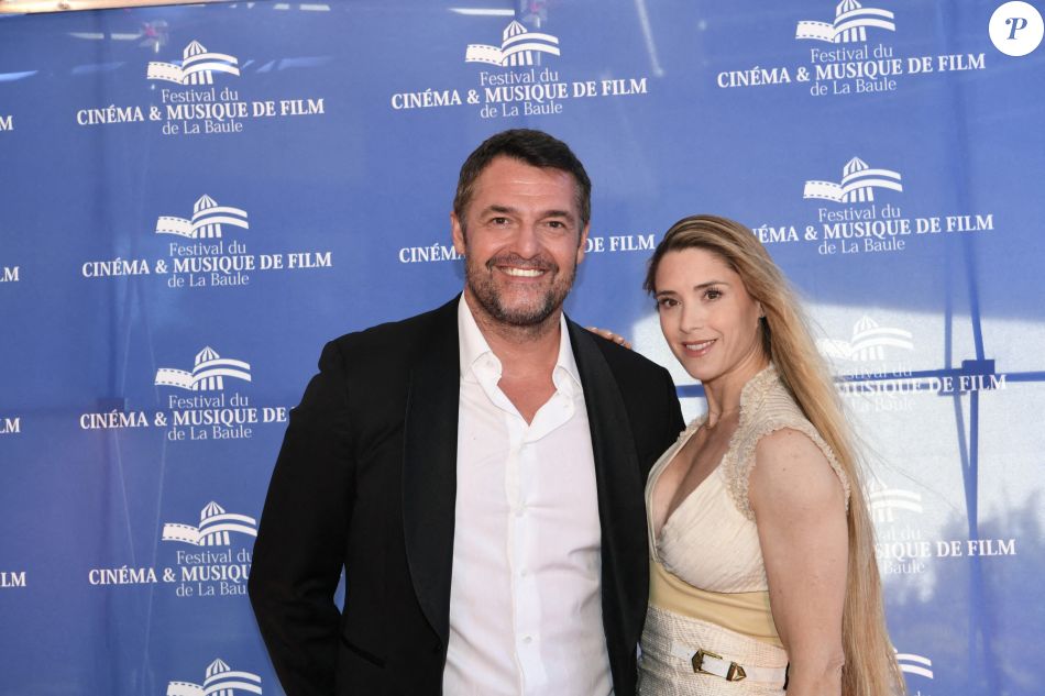 arnaud-ducret-et-sa-femme-claire-francisci-photocall-de-la-c-r-monie