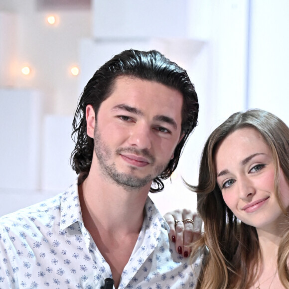 Exclusif - Sam Lellouche et Emma Smet - Enregistrement de l'émission "Vivement dimanche prochain" au studio Gabriel. © Guillaume Gaffiot / Bestimage