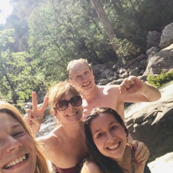 Cécilia Hornus avec son mari Thierry Ragueneau, sa fille Emma et sa belle-fille Lutèce en Corse, le 27 juillet 2021