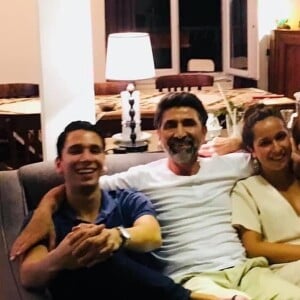 Cécilia Hornus avec son ex-mari Aziz Kabouche et leurs enfants Léo et Emma, juin 2020