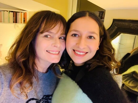 Cécilia Hornus avec sa fille Emma, décembre 2020