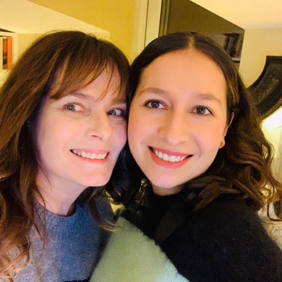Cécilia Hornus avec sa fille Emma, décembre 2020