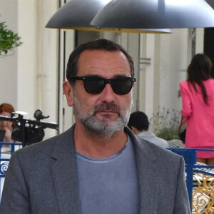 Gilles Lellouche arrive à l'hôtel "Martinez" lors du 75e Festival International du Film de Cannes, le 23 mai 2022.