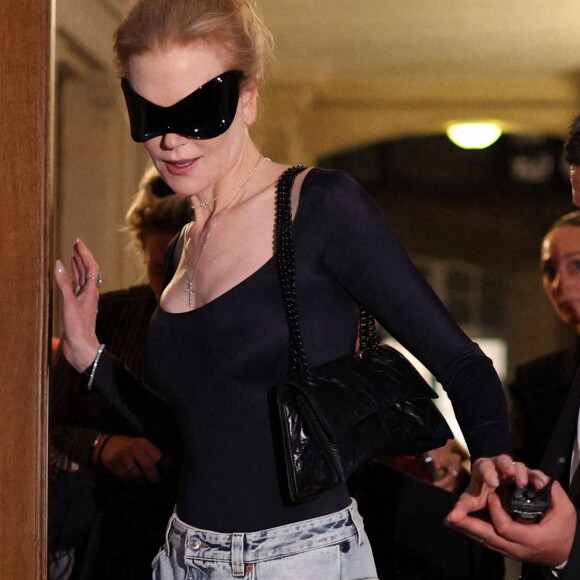 Nicole Kidman à la sortie d'un fitting Balenciaga lors de la Fashion Week de Paris, France, le 5 juillet 2022. © Da Silva-Perusseau/Bestimage 