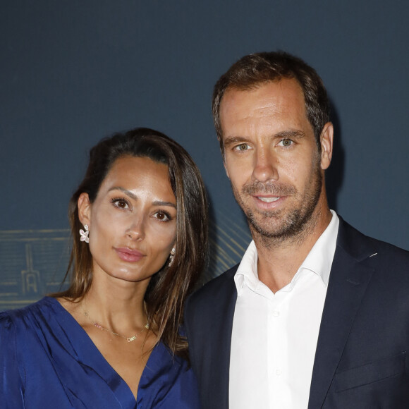 Richard Gasquet et une amie - Soirée de gala "Coeur Central" au profit de Terre d'Impact fonds de dotation de la FFT et de l'association Fête le Mur sur le Court Central Philippe Chatrier à Roland Garros, Paris le 5 juillet 2022. © Marc Ausset-Lacroix/Bestimage