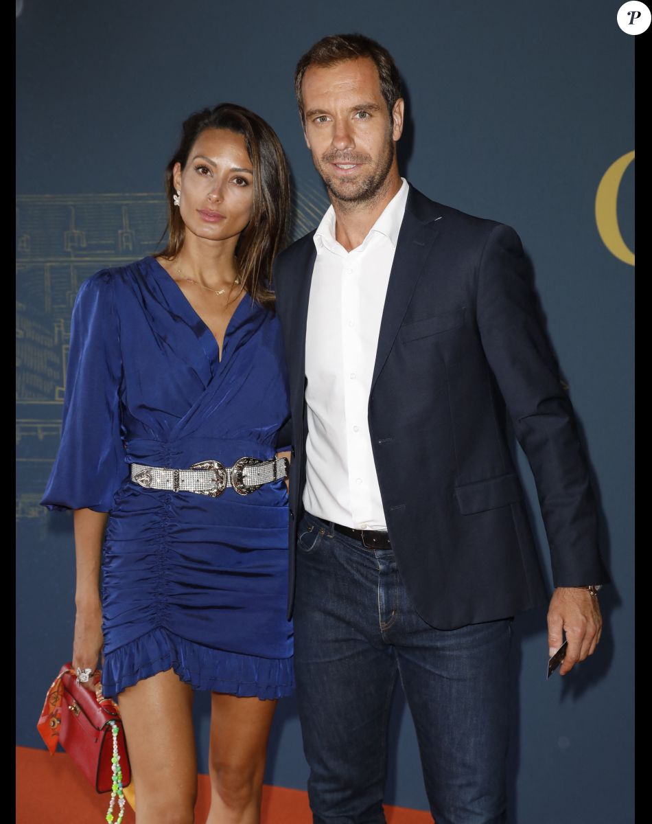 Richard Gasquet et une amie - Soirée de gala "Coeur Central" au profit de Terre d'Impact fonds de dotation de la FFT et de l'association Fête le Mur sur le Court Central Philippe Chatrier à Roland Garros, Paris le 5 juillet 2022. © Marc Ausset-Lacroix/Bestimage