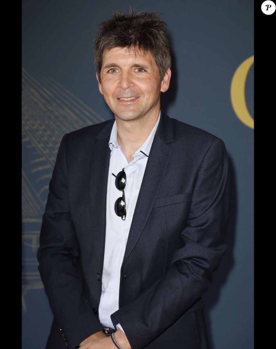 Thomas Sotto - Soirée de gala "Coeur Central" au profit de Terre d'Impact fonds de dotation de la FFT et de l'association Fête le Mur sur le Court Central Philippe Chatrier à Roland Garros, Paris le 5 juillet 2022. © Marc Ausset-Lacroix/Bestimage