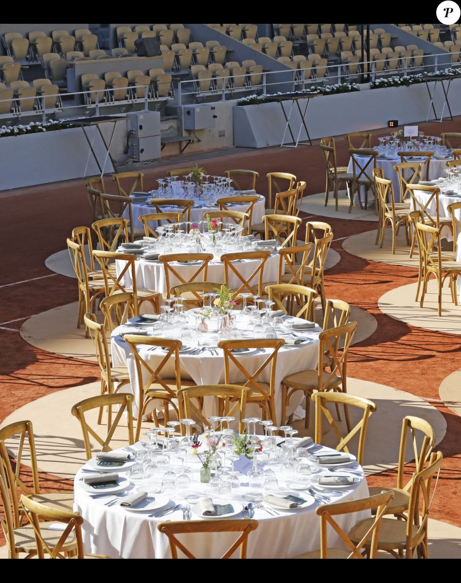 Le court central Philippe Chatrier - Soirée de gala "Coeur Central" au profit de Terre d'Impact fonds de dotation de la FFT et de l'association Fête le Mur sur le Court Central Philippe Chatrier à Roland Garros, Paris le 5 juillet 2022. © Marc Ausset-Lacroix/Bestimage