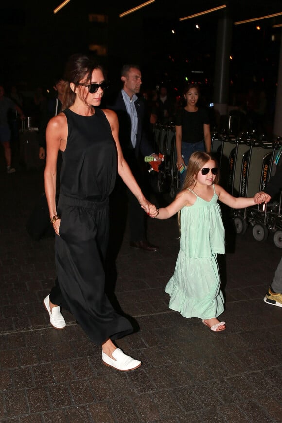 Victoria Beckham et sa fille Harper, Los Angeles, le 17 avril 2016. Photo by GSI/ABACAPRESS.COM