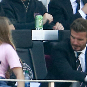 Victoria Beckham, Harper - David Beckham est venu en famille regarder son ancien club de football, les LA Galaxy contre l'Inter Miami (3-2) le 18 avril 2021. Dans la tribune officielle, personne ne porte de masque de protection contre le coronavirus (COVID-19). 