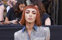 Tina Kunakey, look d'ado face à Bilal Hassani et Rossy de Palma très sexy au défilé Jean-Paul Gaultier