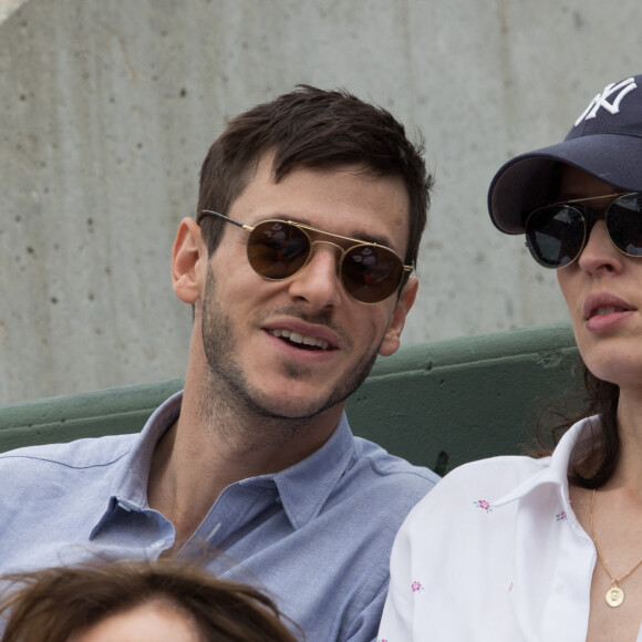 Gaspard Ulliel et sa compagne Gaëlle Pietri - Jour 11 - Les célébrités dans les tribunes des internationaux de tennis de Roland Garros à Paris. Le 7 juin 2017 © Jacovides-Moreau / Bestimage 