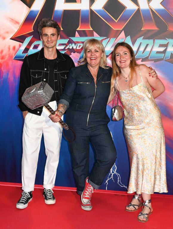 Valérie Damidot avec ses enfants Norman et Roxanne - Avant-première du film "Thor Love and Thunder" au Grand Rex à Paris le 7 juillet 2022. © Coadic Guirec/Bestimage