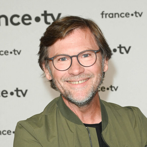 Laurent Romejko au photocall pour la conférence de presse de rentrée de France TV à la Grande Halle de la Villette à Paris, France, le 6 juillet 2022. © Coadic Guirec/Bestimage
