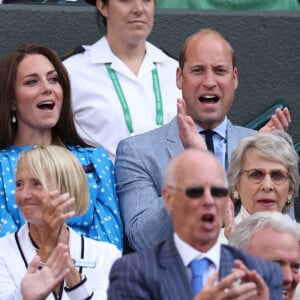 Le prince William, duc de Cambridge, et Catherine (Kate) Middleton, duchesse de Cambridge, dans les tribunes du tournoi de Wimbledon le 5 juillet 2022.
