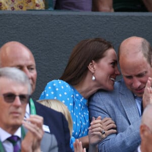 Le prince William, duc de Cambridge, et Catherine (Kate) Middleton, duchesse de Cambridge, dans les tribunes du tournoi de Wimbledon le 5 juillet 2022. 