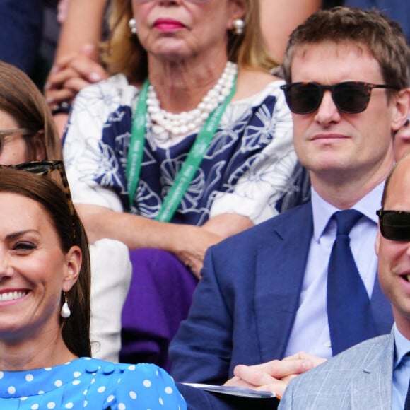 Le prince William, duc de Cambridge, et Catherine (Kate) Middleton, duchesse de Cambridge, dans les tribunes du tournoi de Wimbledon le 5 juillet 2022. 