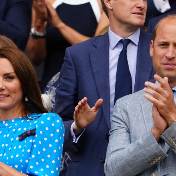 Le prince William, duc de Cambridge, et Catherine (Kate) Middleton, duchesse de Cambridge, dans les tribunes du tournoi de Wimbledon, le 5 juillet 2022. 