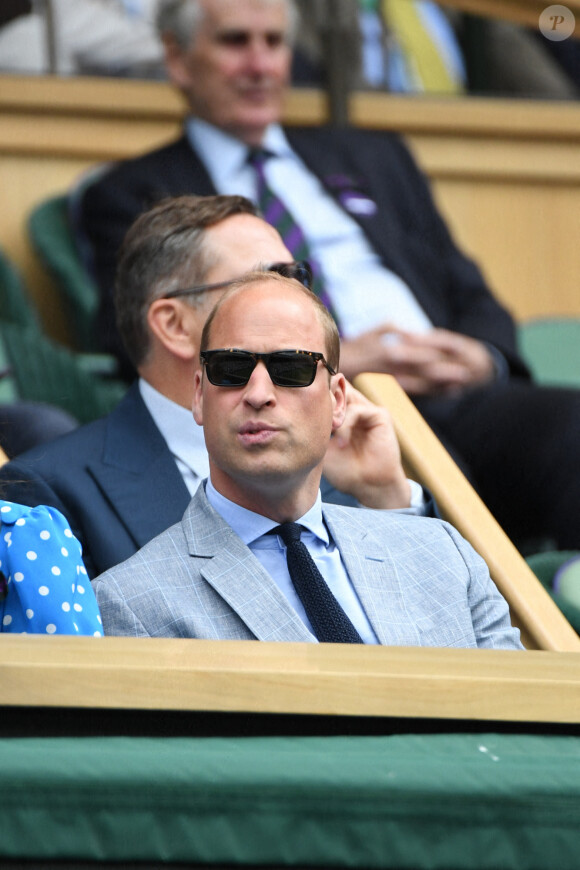 Le prince William, duc de Cambridge, dans les tribunes du tournoi de Wimbledon au All England Lawn Tennis and Croquet Club à Londres, Royaume Uni, le 5 juillet 2022. 