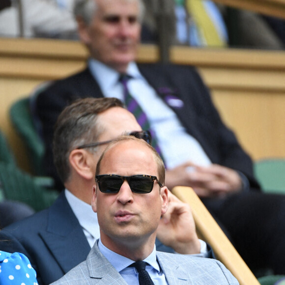 Le prince William, duc de Cambridge, dans les tribunes du tournoi de Wimbledon au All England Lawn Tennis and Croquet Club à Londres, Royaume Uni, le 5 juillet 2022. 