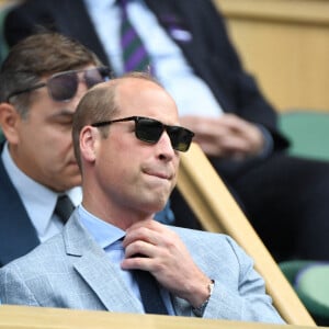 Le prince William, duc de Cambridge, dans les tribunes du tournoi de Wimbledon au All England Lawn Tennis and Croquet Club à Londres, Royaume Uni, le 5 juillet 2022. 