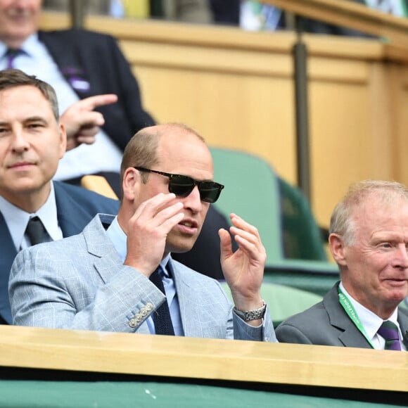 Le prince William, duc de Cambridge, dans les tribunes du tournoi de Wimbledon au All England Lawn Tennis and Croquet Club à Londres, Royaume Uni, le 5 juillet 2022. 