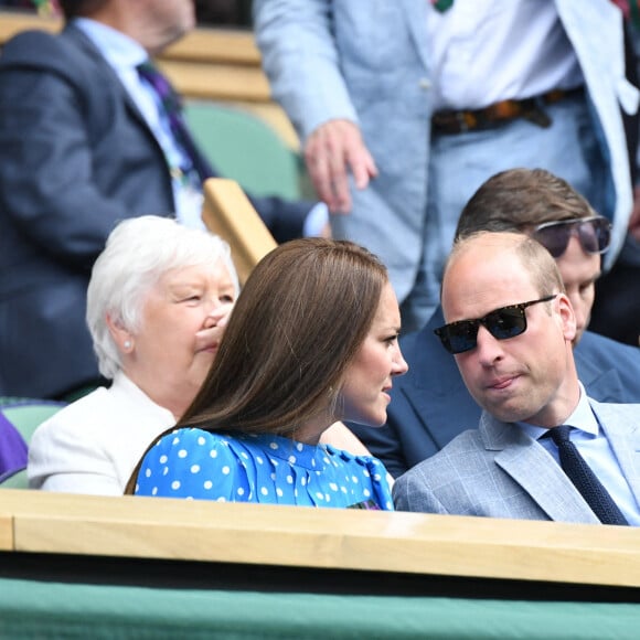 Le prince William, duc de Cambridge, et Catherine (Kate) Middleton, duchesse de Cambridge, dans les tribunes du tournoi de Wimbledon au All England Lawn Tennis and Croquet Club à Londres, Royaume Uni, le 5 juillet 2022. 