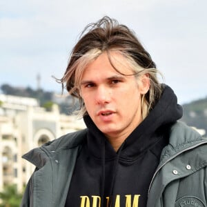 Orelsan durant un Photocall pour la série "Montre jamais ça à personne", lors du 4ème Canneseries sur le ponton de la plage du Majestic à Cannes, le 10 octobre 2021. © Bruno Bebert/Bestimage