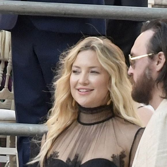 Kate Hudson et son fiancé Danny Fujikawa - Les célébrités arrivent au défilé de mode Haute-Couture automne-hiver 2022-2023 "Valentino" sur les marches espagnoles à Rome, Italie, le 8 juillet 2022. © Future-Image/Zuma Press/Bestimage 