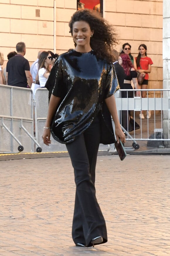 Tina Kunakey - Les célébrités arrivent au défilé de mode Haute-Couture automne-hiver 2022-2023 "Valentino" sur les marches espagnoles à Rome, Italie, le 8 juillet 2022. © Future-Image/Zuma Press/Bestimage 