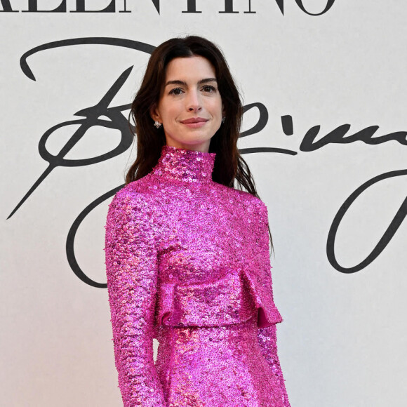 Anne Hathaway - Les célébrités au photocall du défilé de mode Haute-Couture automne-hiver "Valentino" sur les marches espagnoles à Rome, Italie. © ANSA/Zuma Press/Bestimage 