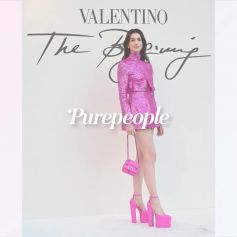 Anne Hathaway en chaussures XXL dangereuses et mini robe scintillante face à Kate Hudson en transparence pour Valentino