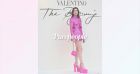Anne Hathaway en chaussures XXL dangereuses et mini robe scintillante face à Kate Hudson en transparence pour Valentino