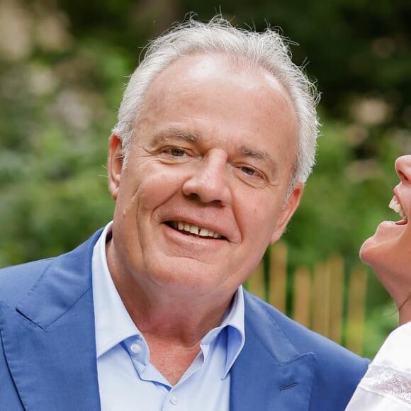 Cendrine Dominguez et Jean-Christophe, qu'elle a épousé le 7 juillet dernier à la mairie du 7ème arrondissement de Paris