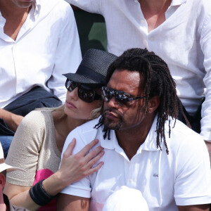 Archives - Christian Karembeu et sa femme Adriana Karembeu lors de la finale du tournoi de tennis de Roland Garros à Paris, le 6 juin 2010.