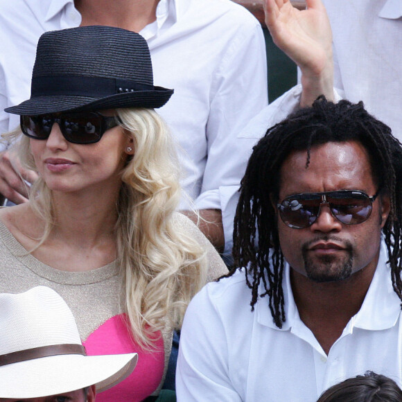 Archives - Christian Karembeu et sa femme Adriana Karembeu lors de la finale du tournoi de tennis de Roland Garros à Paris.