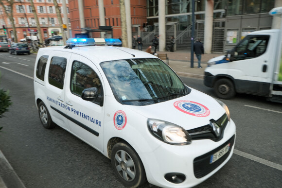 Le véhicule de la prison de Seysses qui transporte Cédric Jubillar pour son audience du 11 février 2022 à Toulouse