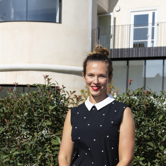 Exclusif - La chanteuse Lorie (Laure Pester) - La Première Dame et Laure Pester lors de l'inauguration de la Maison des parents de l'hôpital d'Enfants Margency à Margency. Le 17 septembre 2019 Le mardi 17 septembre 2019 s'est tenue l'inauguration de la nouvelle Maison des Parents de l'Hôpital d'Enfants Margency dans le Val d'Oise en présence du Professeur Jean-Jacques Eledjam, Président national de la Croix-Rouge française, de Jean-Christophe Combe, Directeur Général de la Croix-Rouge française, de Fatima Oudghiri, Directrice de l'Hôpital d'Enfants Margency, de Nathalie Elimas, Députée de la 6ème circonscription du Val d'Oise et Conseillère régionale d'Île-de-France, ainsi que de Christian Renault, Maire de la ville de Margency. Cette cérémonie a été l'occasion de réunir toutes les personnes qui se sont engagées pour mener à bien ce beau projet collectif, notamment Lorie Pester, fidèle marraine de l'Hôpital d'Enfants Margency, et les nombreux partenaires qui ont permis à la Croix-Rouge française de développer cet ambitieux projet porteur d'humanité et de solidarité. Parmi eux : Luc Strehaiano, Président de la communauté d'agglomérations de Plaine Vallée, Daniel Fargeot, Maire d'Andilly, Jean-Pierre Enjalbert, Maire de Saint Prix, Alain Goujon, Maire de Montlignon et bien sûr la Fondation des hôpitaux de Paris-hôpitaux de France, l'Institut National du Cancer, Kia et Vyv. Avec cette nouvelle Maison des Parents, la Croix-Rouge française souhaite aller plus loin en développant l'accueil des parents afin de renforcer le processus thérapeutique global des enfants au sein de l'hôpital. Cette Maison des Parents vient ainsi complèter l'offre proposée par l'Hôpital d'Enfants Margency, établissement de soins de suite et de réadaptation pédiatrique (SSR) considéré comme l'un des fleurons de la filière sanitaire de la Croix-Rouge française. © Moreau-Perusseau / Bestimage 