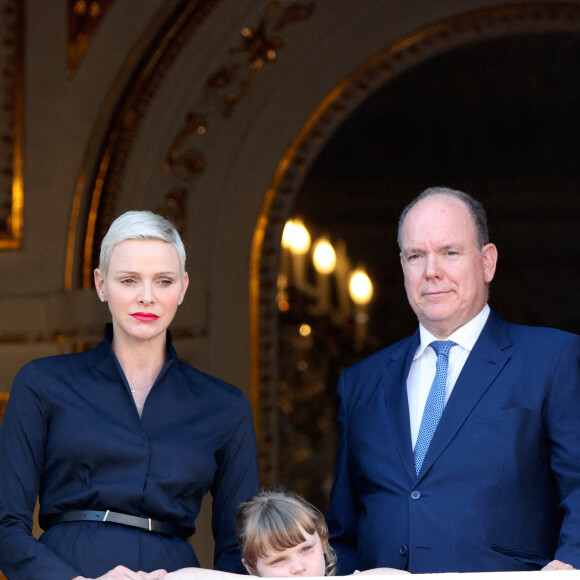 La princesse Charlene, le prince Albert II de Monaco et leur fille la princesse Gabriella durant la procession de la Fête Dieu sur la place du Palais, le 16 juin 2022.  © Claudia Albuquerque / Bestimage 