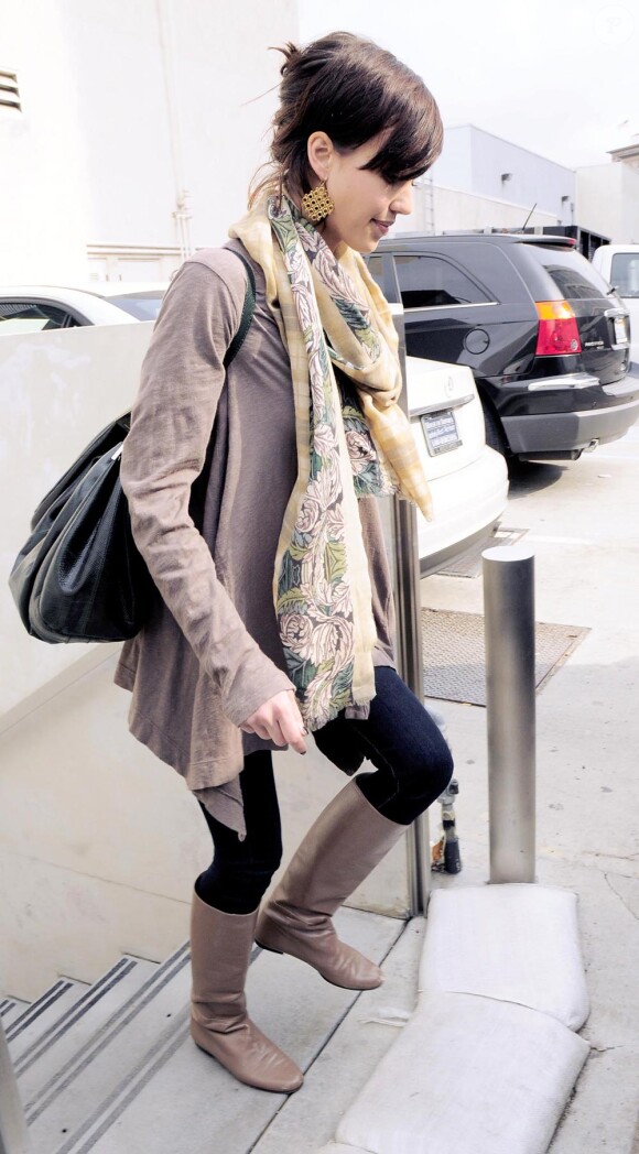 Jessica Alba à Los Angeles en plein shopping. Le 4 février 2010