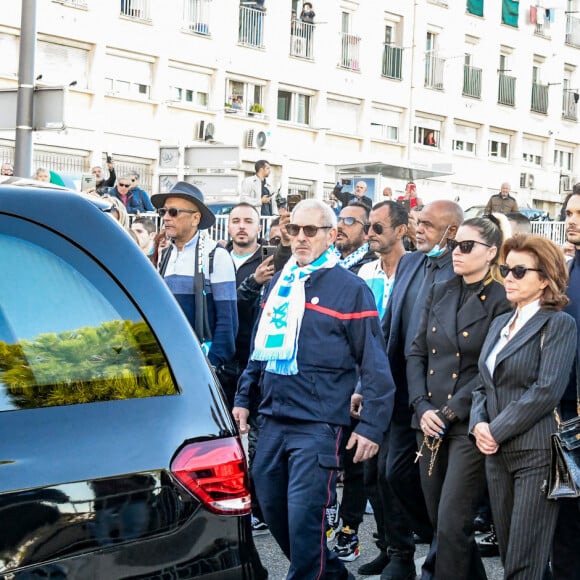 Sophie Tapie, Dominique Tapie, Nathalie Michaux Tapie (fille du défunt) et son mari Stéphane Michaux - Les marseillais et la famille accompagnent Bernard Tapie jusqu'à la Cathédrale La Major à Marseille le 8 octobre 2021. © Santini / Jacovides / Bestimage 