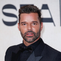 Ricky Martin accusé d'inceste : problèmes psychologiques, menaces de mort... la version de son neveu mise à mal