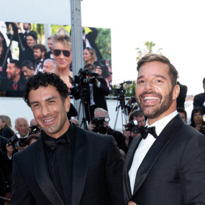 Jwan Yosef et son mari Ricky Martin - Montée des marches du film " Elvis " lors du 75ème Festival International du Film de Cannes. Le 25 mai 2022 © Cyril Moreau / Bestimage 