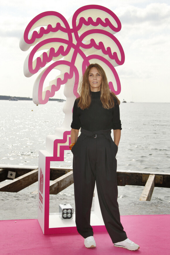 Cathy Andrieu LES MYSTÈRES DE L'AMOUR Photocall sur le ponton de l'Hôtel Barrière Le Majestic La 4ème saison de CANNESERIES à Cannes samedi 9 octobre 2021. © Christophe Aubert via Bestimage 