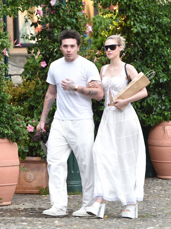 Brooklyn Beckham et sa femme Nicola Peltz font du shopping à Portofino, le 4 juillet 2022. 