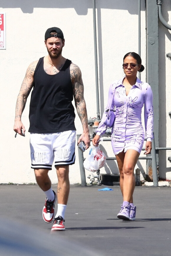 Exclusif - M. Pokora et sa femme Christina Milian se promènent dans les rues de Los Angeles, le 6 avril 2022.